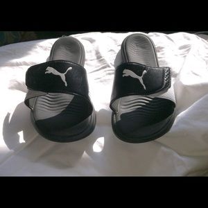 🎊 5 For $20 🎊 Puma slides